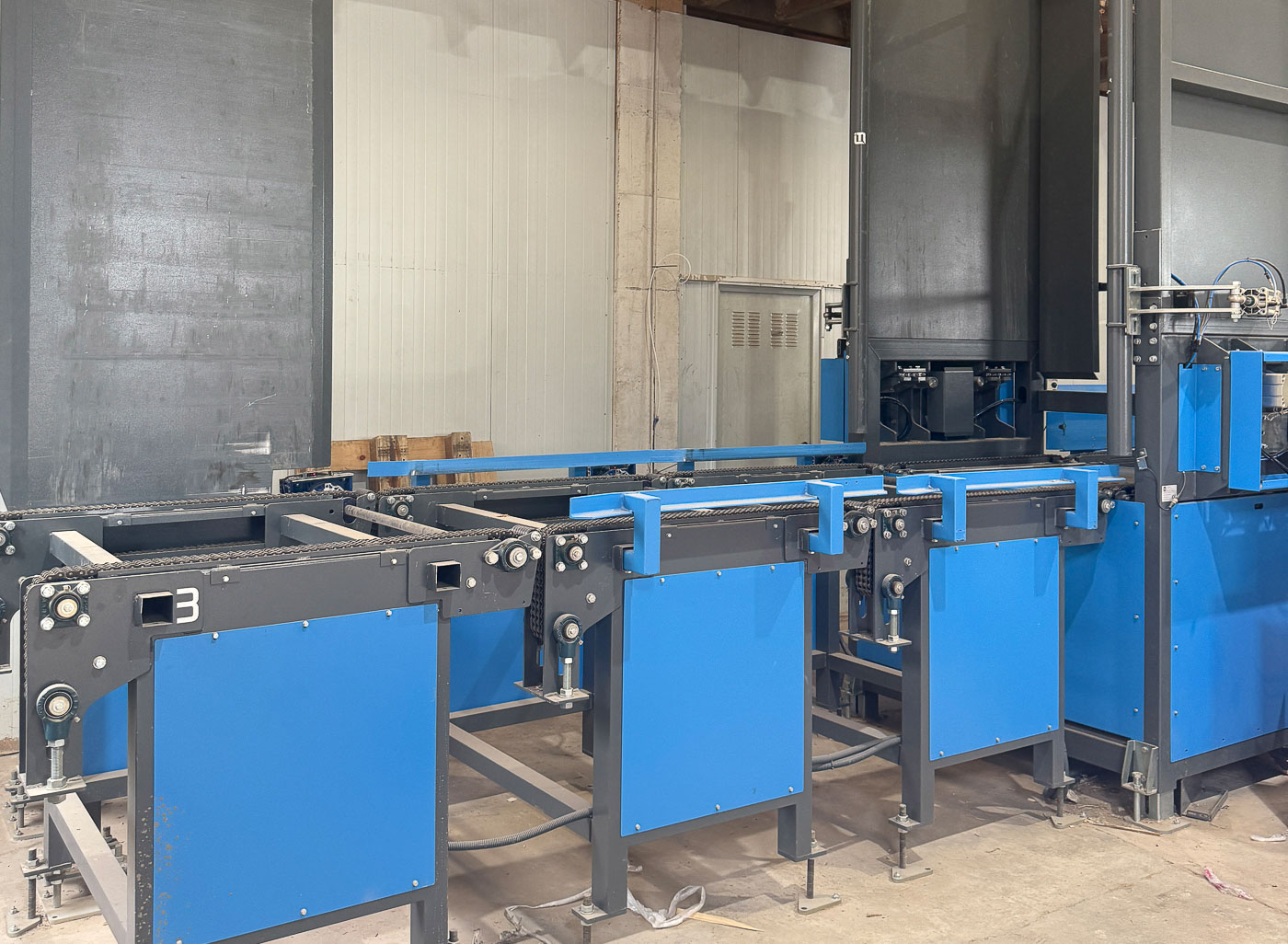 Stacks of Pallet Feeder